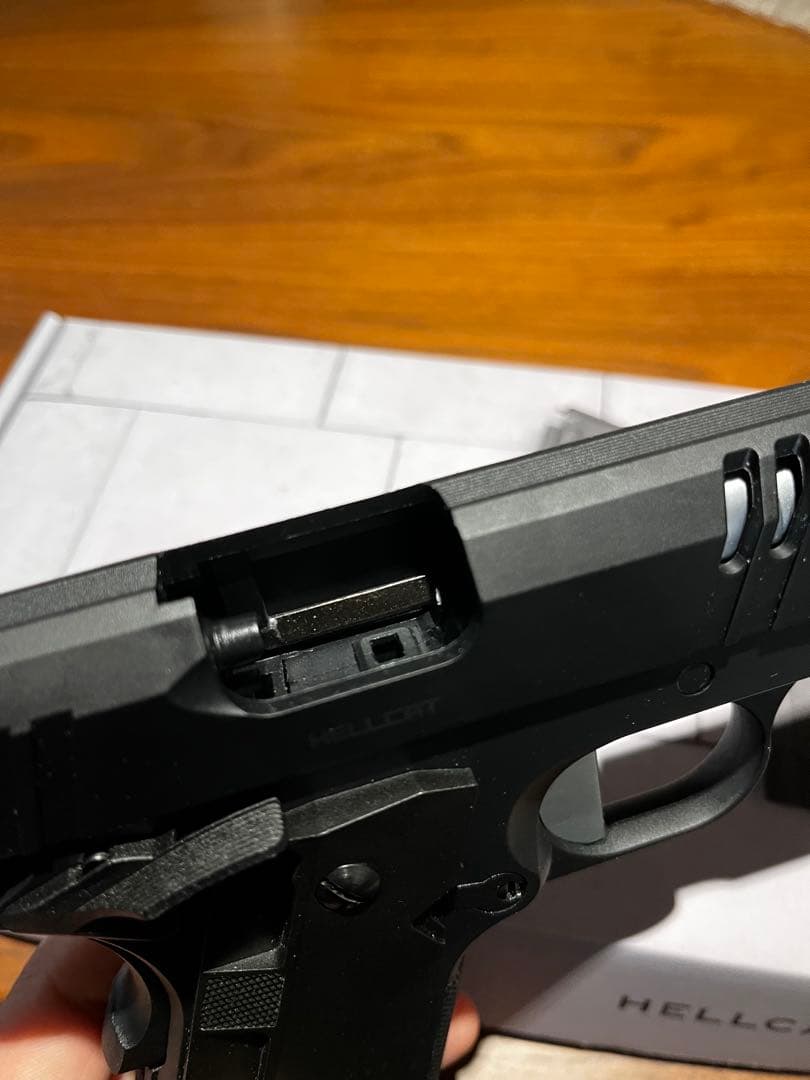 Carbon8 HELLCAT 4.3 ガスガン マガジン2本、ガス48本付き