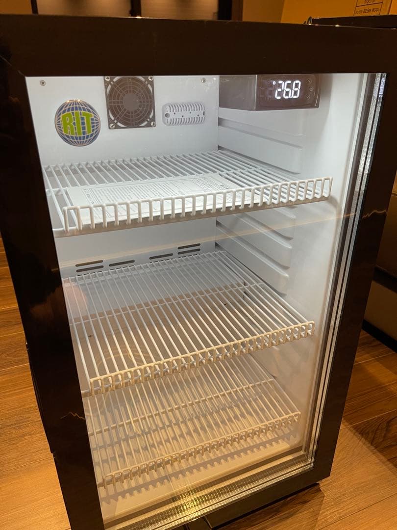 前面ガラスの小さめ冷蔵庫！