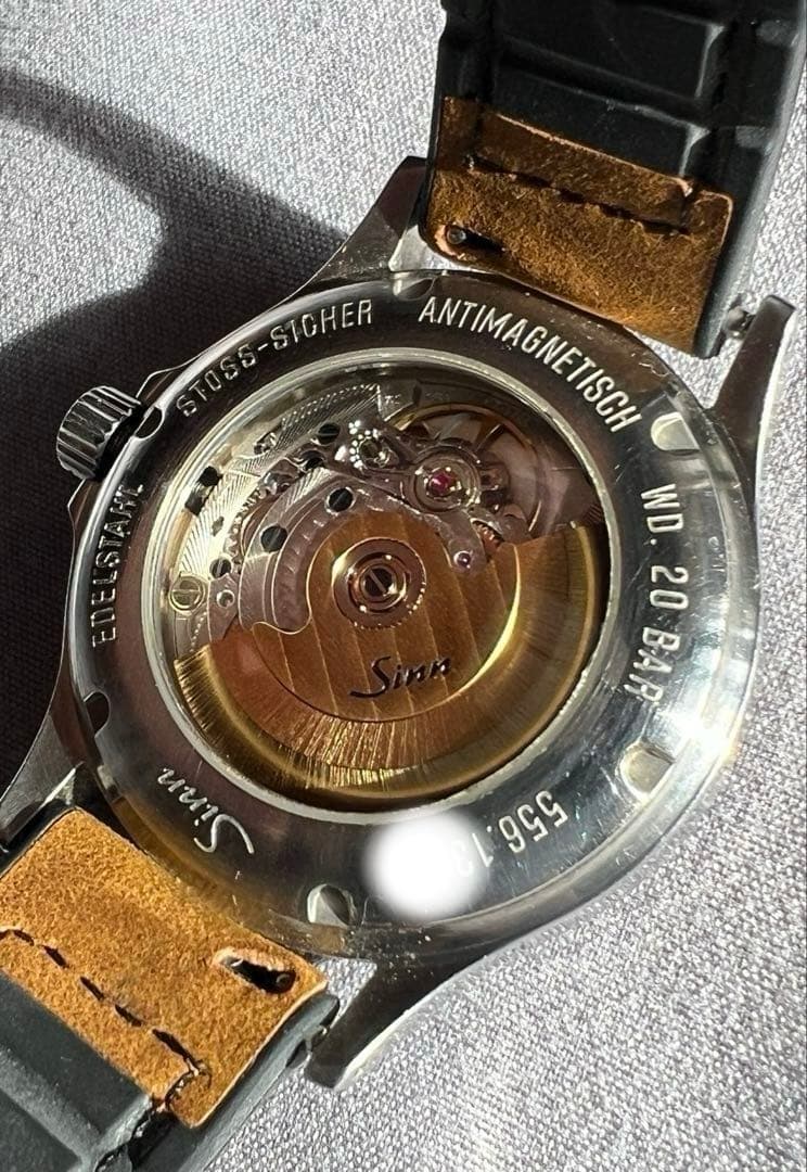 ジンSinn556 自動巻き 腕時計 ブラック文字盤 デイト付 ドイツ製