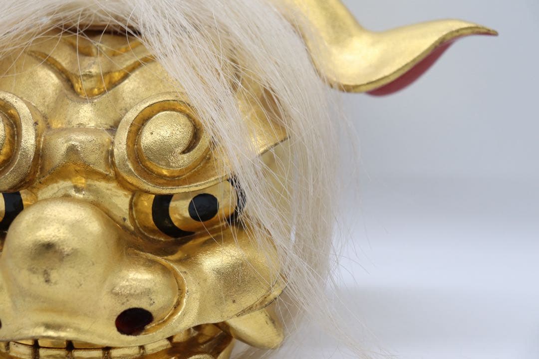 荒井寿斎作　木彫　金獅子　置物　共箱　送料込み259621