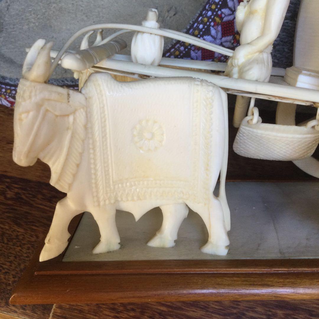 置物、牛車 天然素材 象牙調