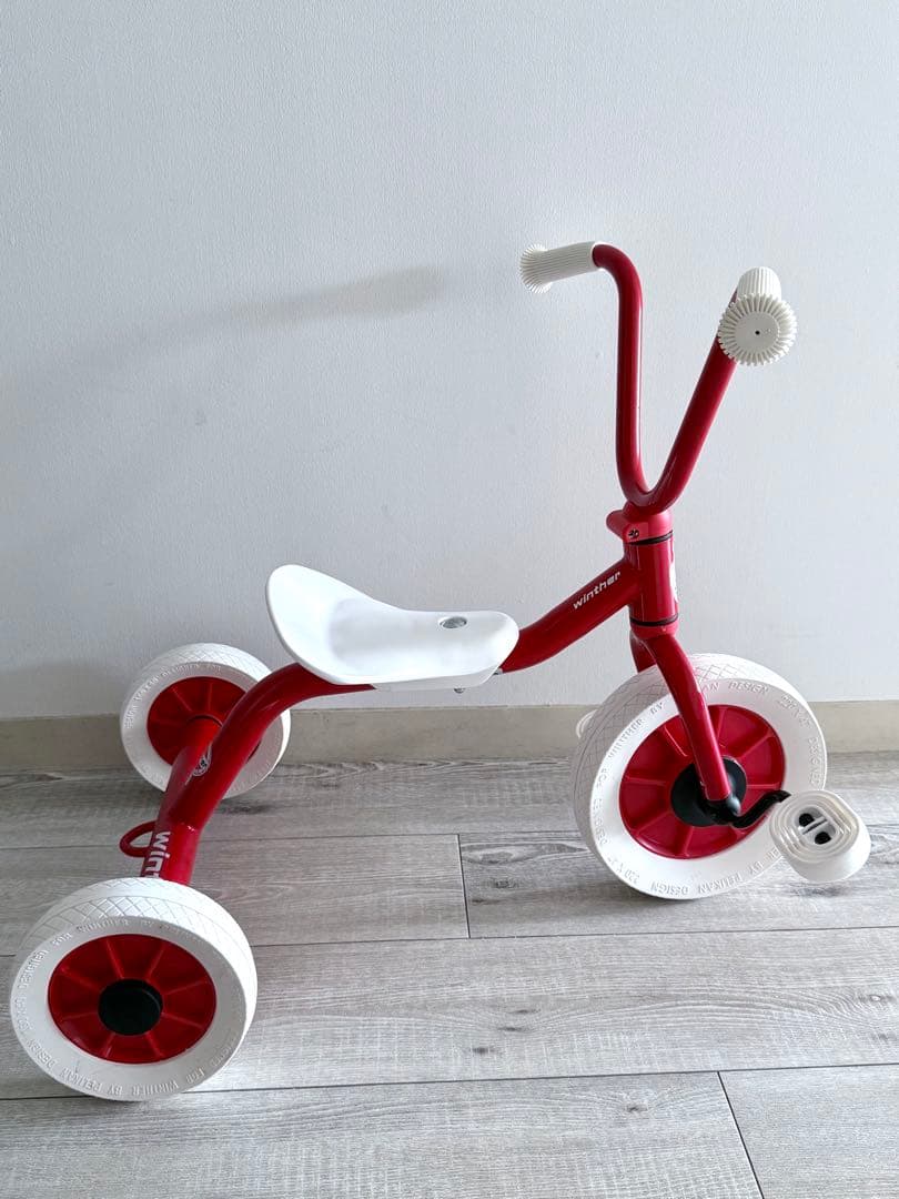 Winther ウィンザー社 ペリカンデザイン三輪車 ボーネルンド 数量限定】ペリカンデザイン三輪車 Vハンドル(ホワイト)｜ボーネルンド