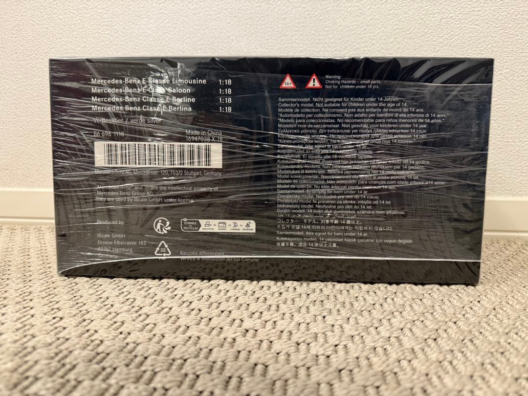 ラ*ラ様 Mercedes-Benz E-Klasse ミニカー 1:18
