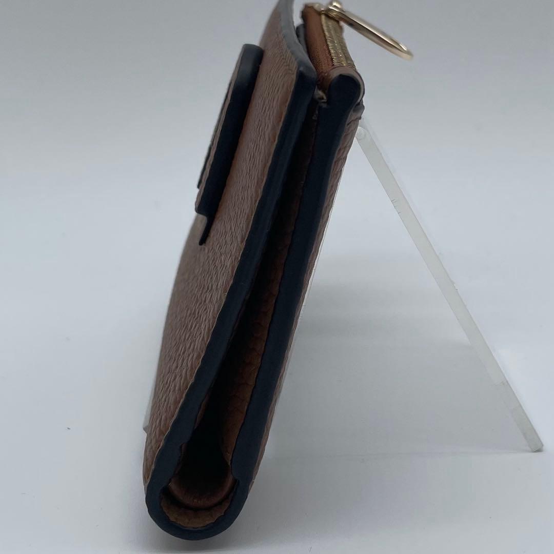 未使用 FURLA 販売済み 二つ折り財布 ダフネ アーチロゴ