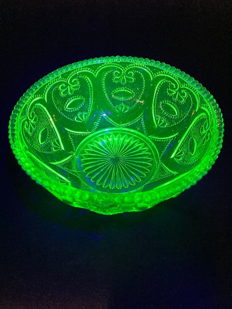 ウランガラス 鉢