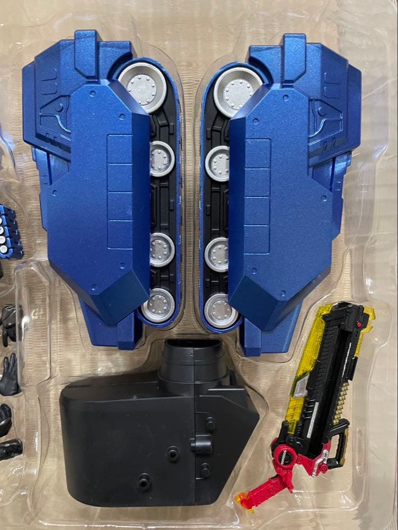 S.H フィギュアアーツ　仮面ライダービルド　タンクフォーム