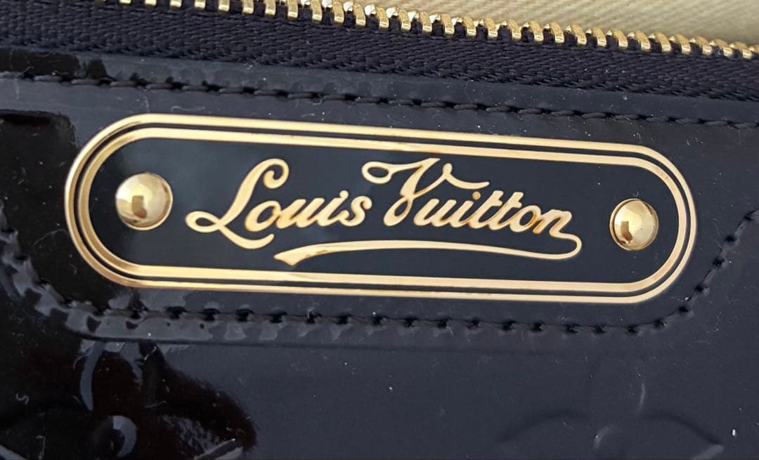 Louis Vuitton ヴェルニ　ポシェットクレNNケース