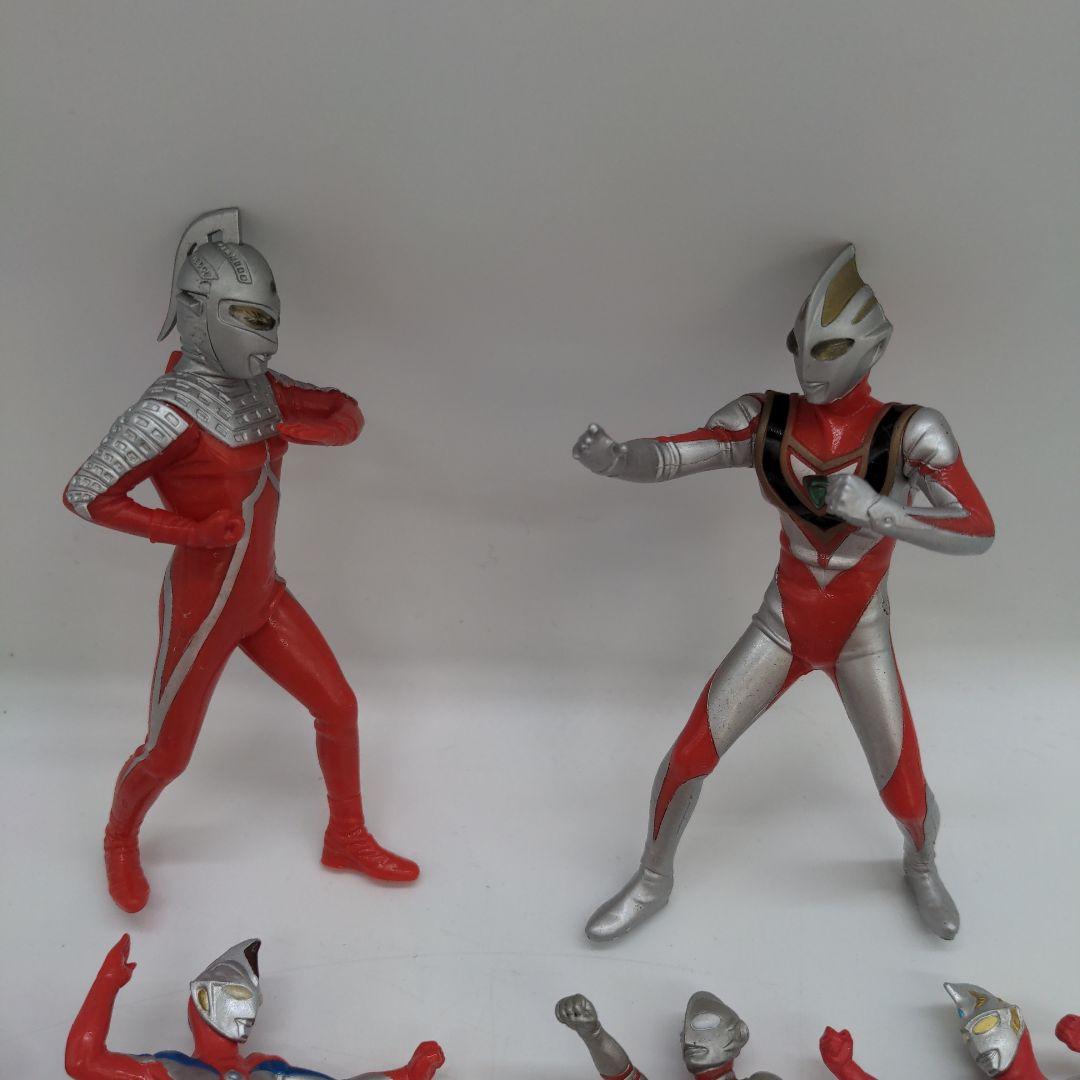 ウルトラマンミニフィギュア 12体セット - メルカリ