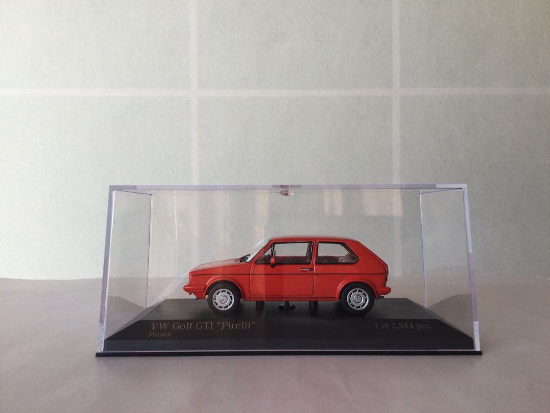 ミニチャンプス　VW Golf GTI \"Pirelli\" ミニカー 限定品