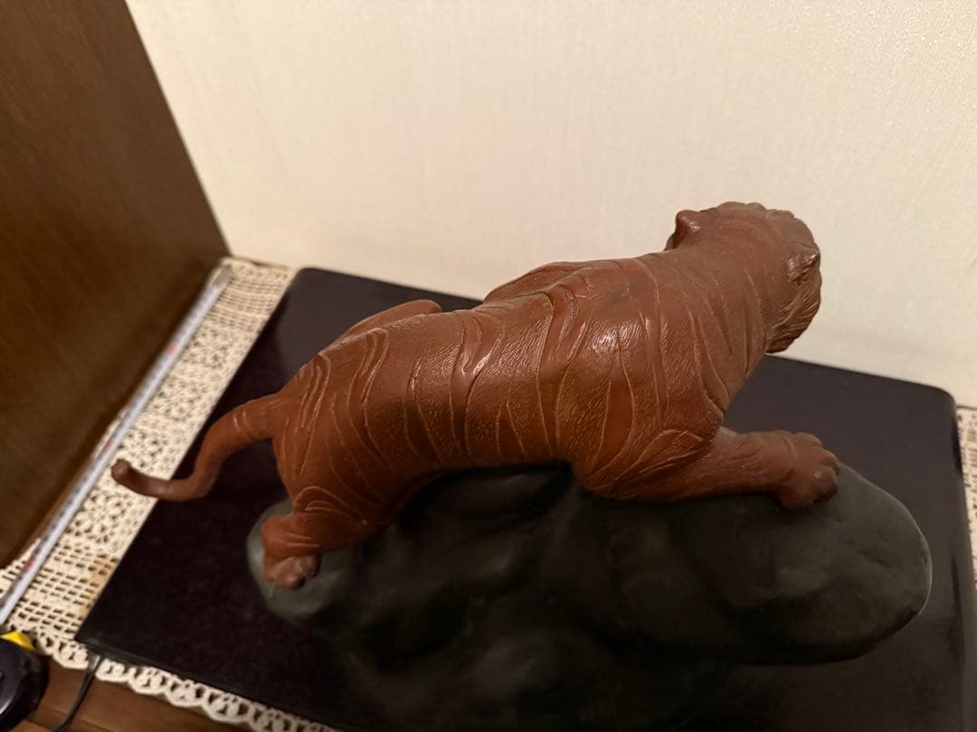 鋳銅 雅章作 虎置物 虎 置物 インテリア オブジェ 台座付き