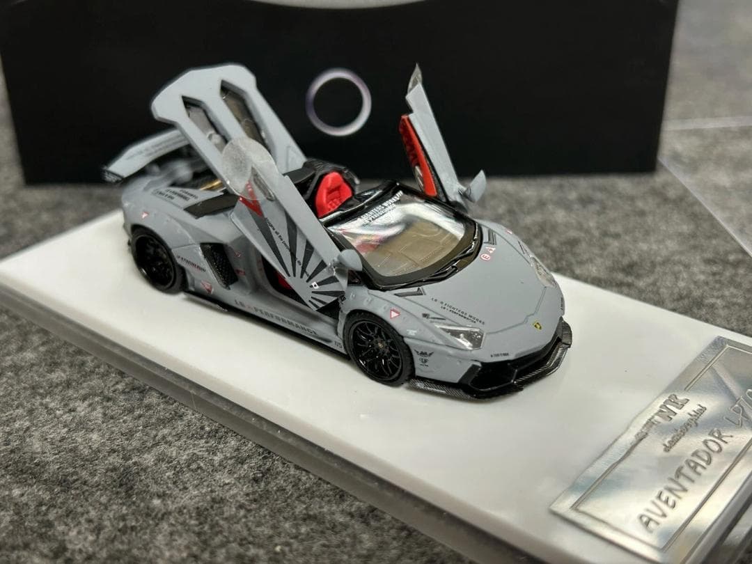 TPC 1/64 LBWK ランボルギーニ　アヴェンタドール　ロードスター