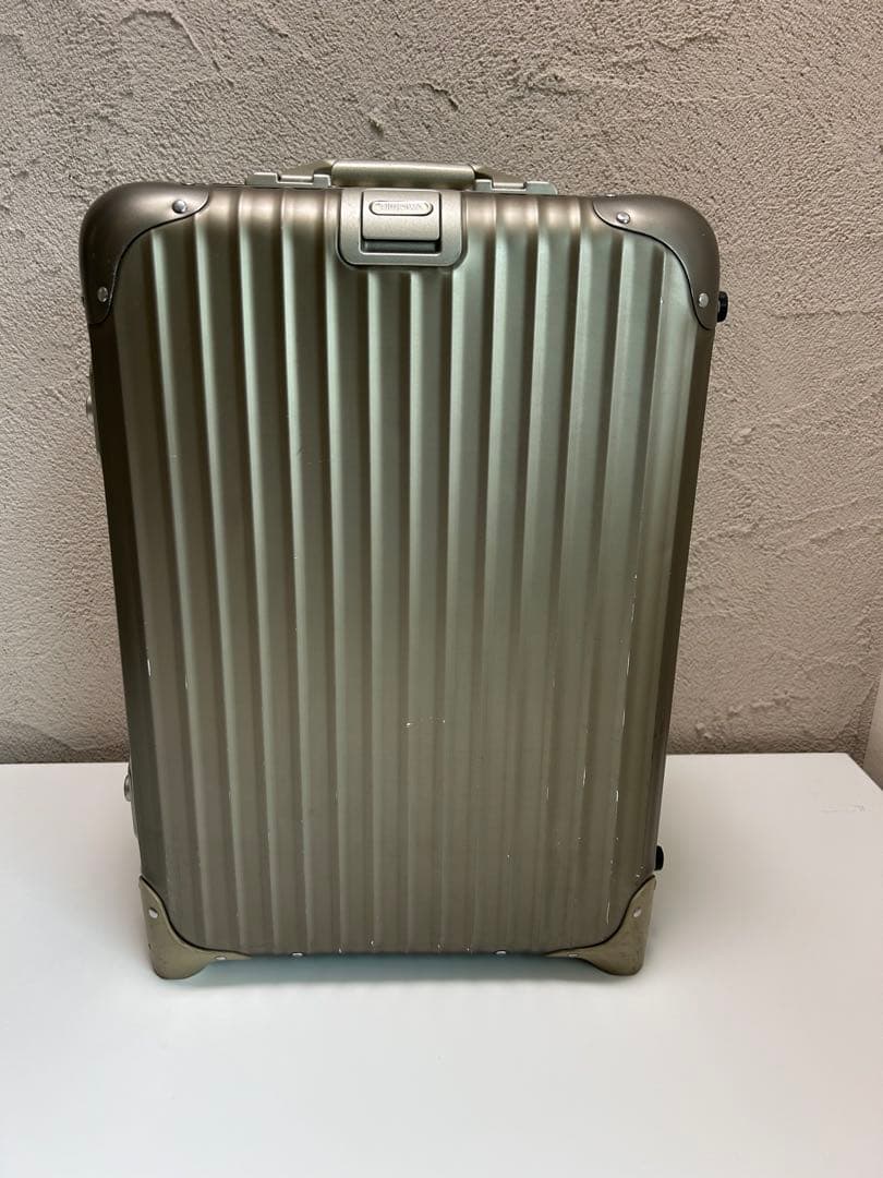 RIMOWA 「Topas Check-in M」チタニウムシャンパンゴールド リモワ トパーズ チタニウム 92477035 シャンパンゴールド(容量98L)を