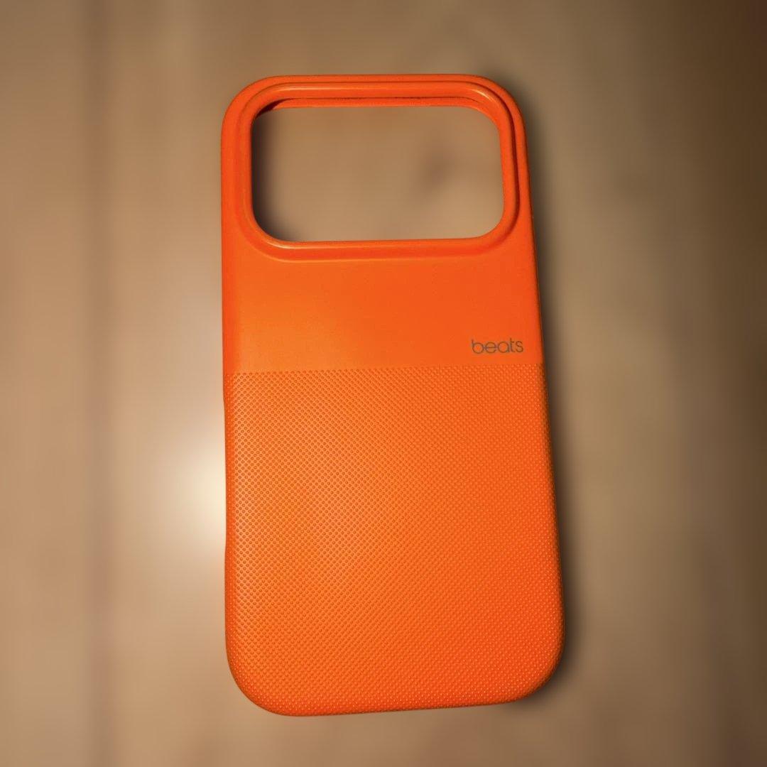 Beats オレンジ iPhone 17pro ケース - メルカリ