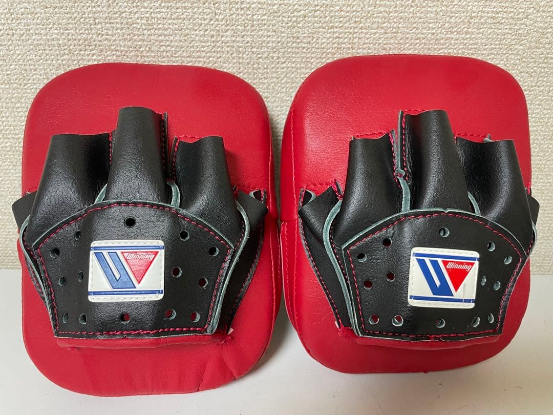 Winning パンチングミット 赤/黒 ウィニング
