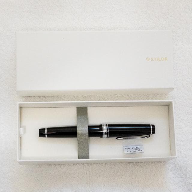 プロフェッショナルギア 銀 万年筆 太字(B) セーラー万年筆 プロフェッショナルギア 銀 万年筆 デモンストレーター