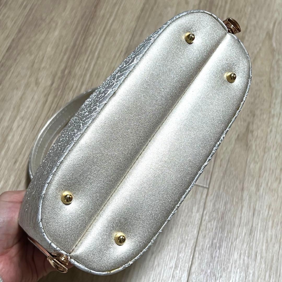 新品タグ付き　エレガントなホワイト和装用バッグ　夢衣　成人式やパーティ等にどうぞ