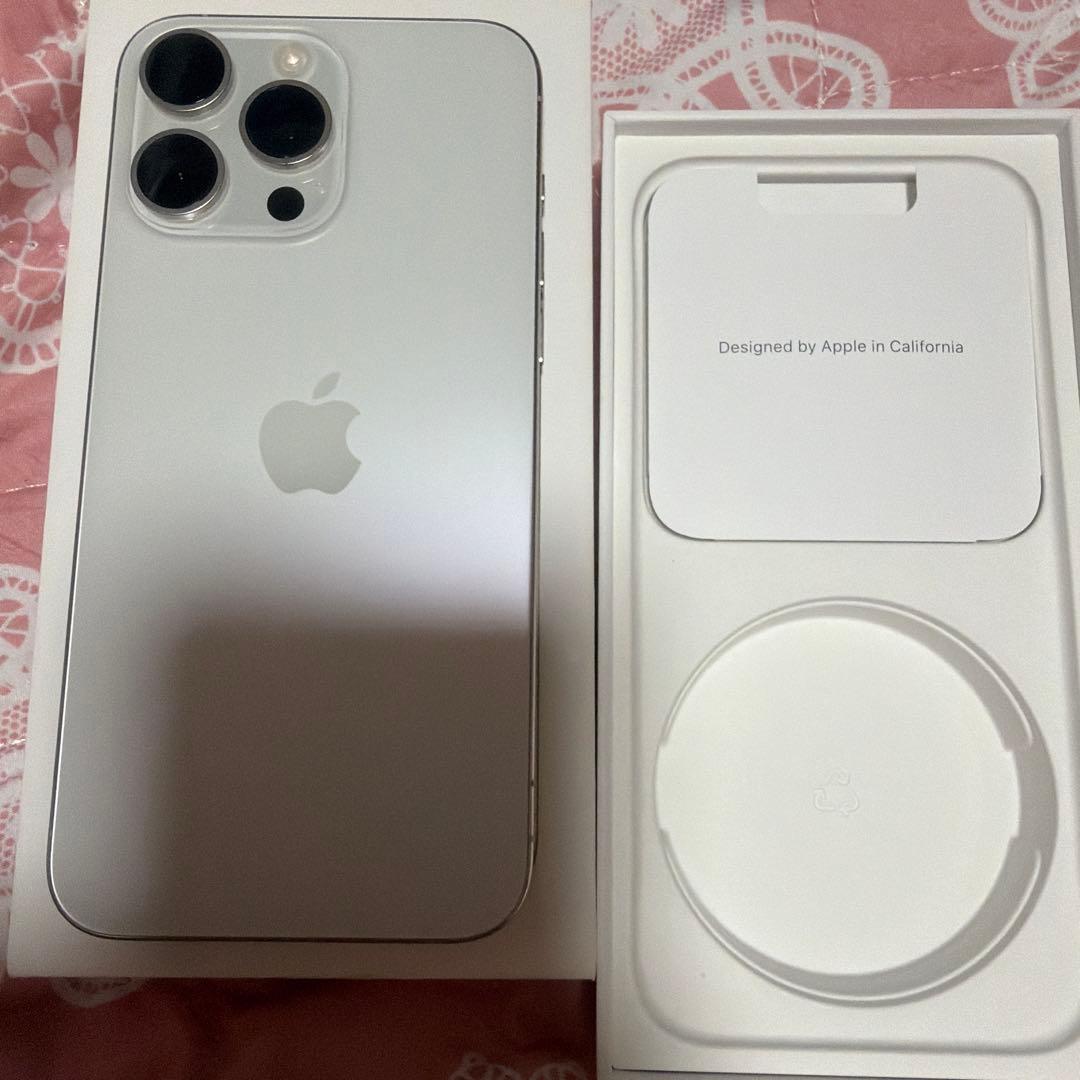 Apple iPhone 15 Pro Max 1TBシルバー 本体 Simフリ