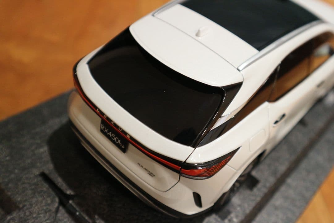 Lexus RX ソニッククォーツ ミニカー 1/18
