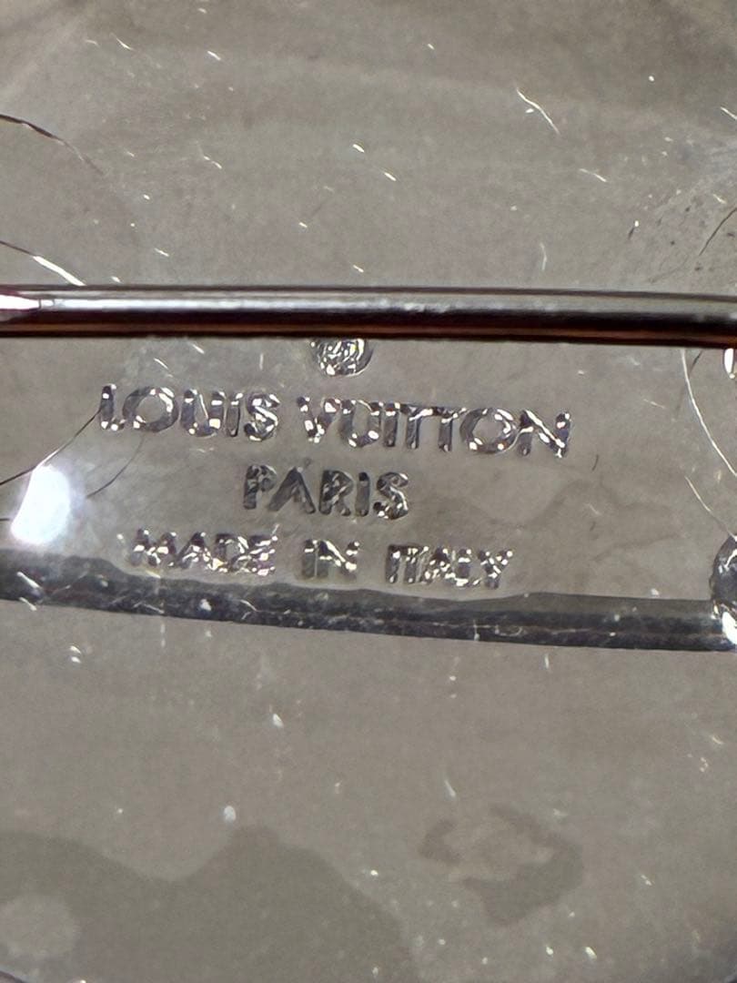 ルイ・ヴィトン シュプリーム　コラボ　ピンバッジ　未使用品　箱　袋付