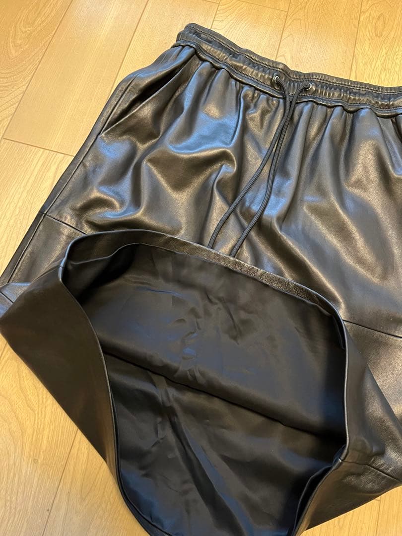 theory 21AW リアルレザー　羊革カジュアルスカート　黒　P