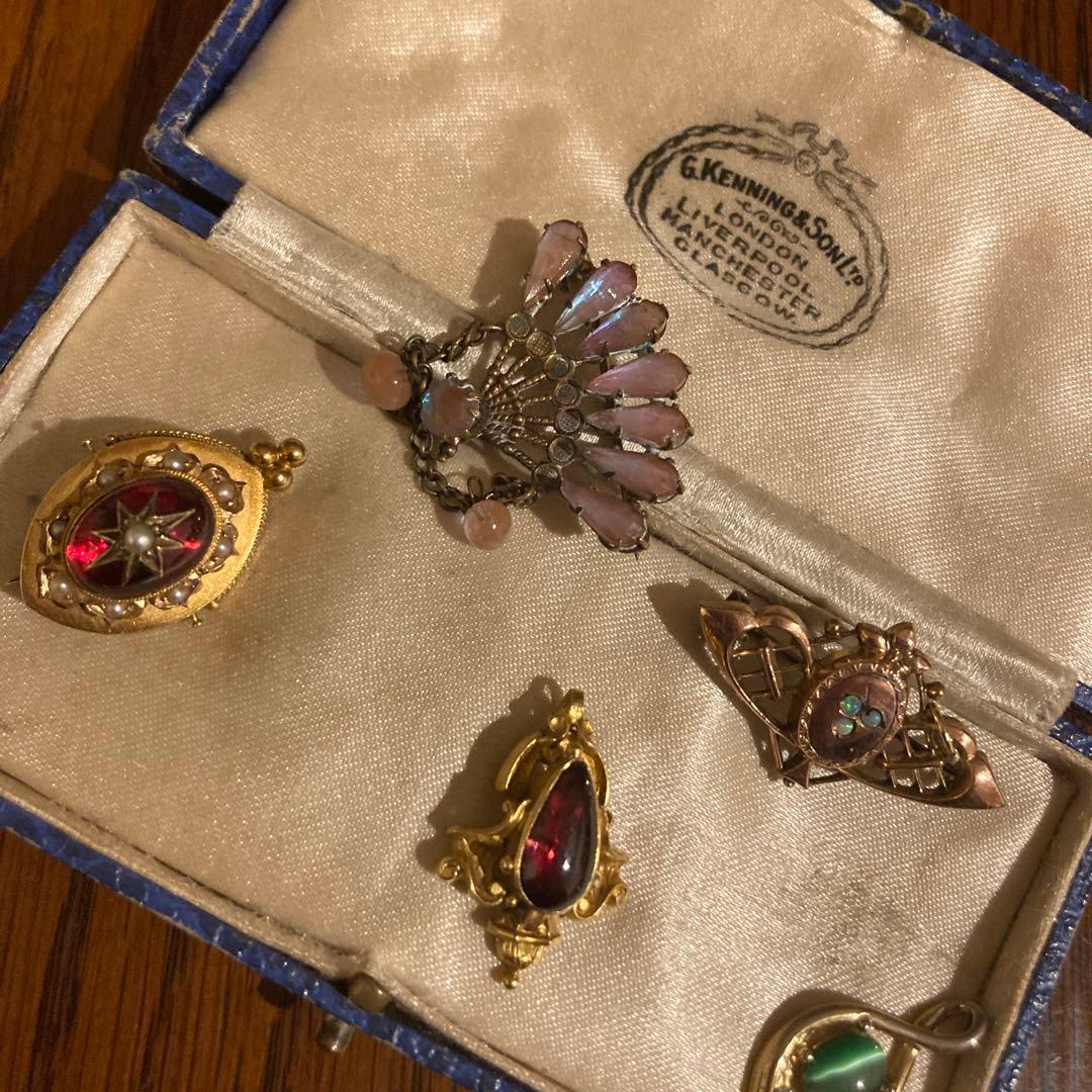 ガーネットウォッチピンアンティーク