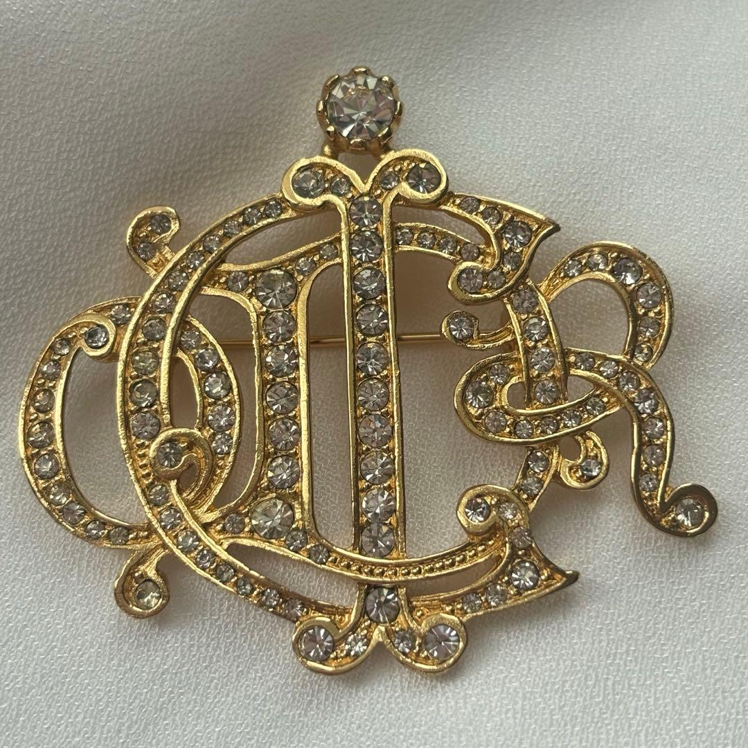 Dior ディオール ブローチ エンブレム 旧ロゴ ヴィンテージ - メルカリ