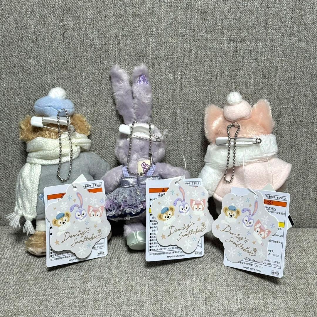 5日で出品終了します！ダンシングスノーフレークス　ぬいぐるみバッジ　セット