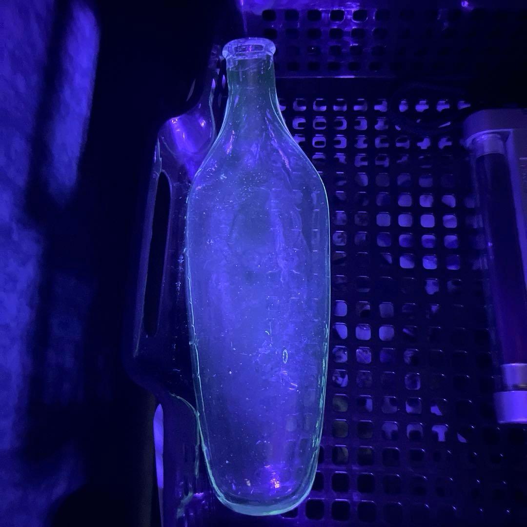 骨董 時代ガラス 希少 ウサギ哺乳瓶 ウサギ車エンボス ウランガラス