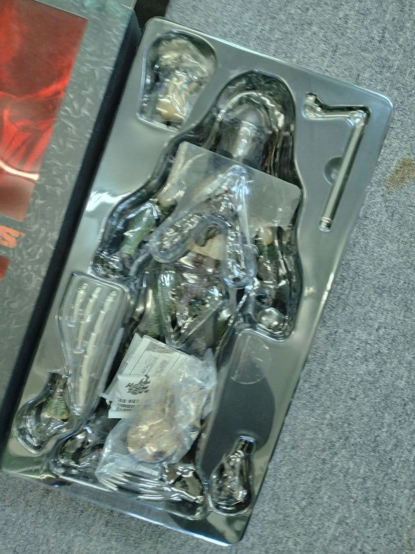 HOT TOYS ムービー マスターピースMMS137 ファルコナー プレデター