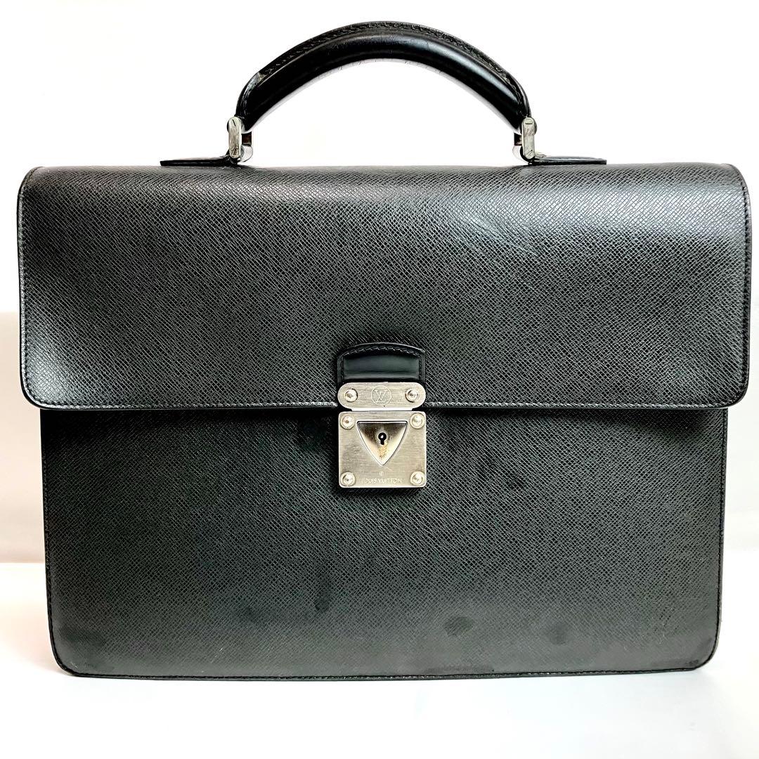 ルイヴィトン　タイガ　セルヴィエット　モスコバ　ブラック　A4 ブリーフケース