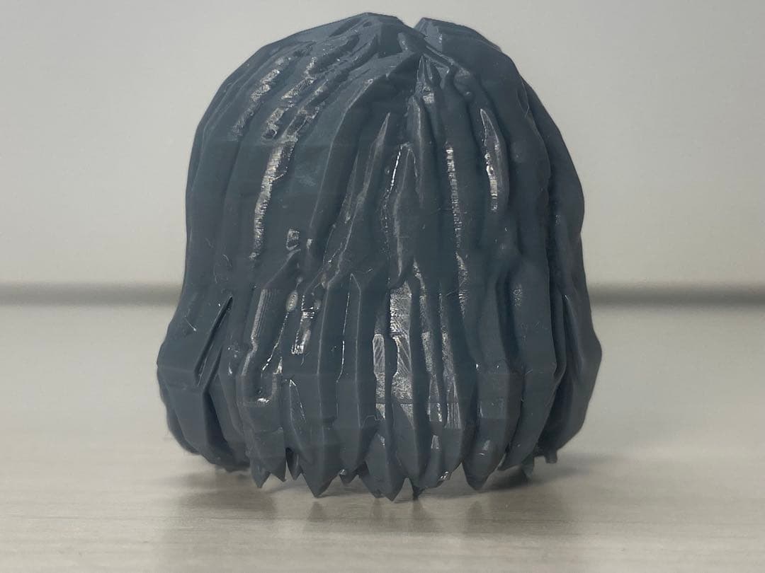 カート・コバーン像 2体 (片方は喫煙) - メルカリ