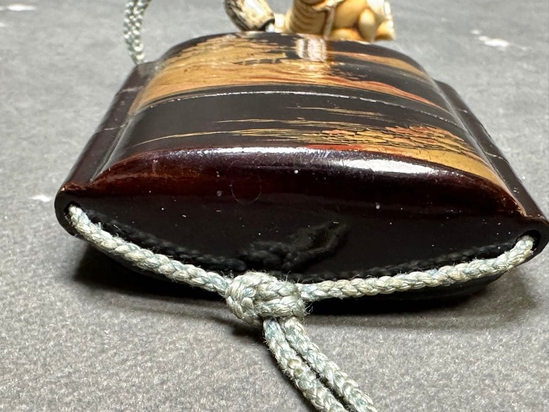 印籠　根付　漆塗　木彫り　置物　古美術品　細密細工　骨董　アンティーク彫刻工芸品