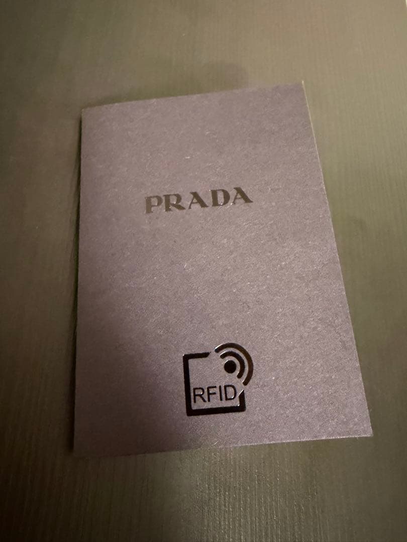 PRADAナイロン切替ロゴプリントプルオーバーパーカーブラック UJL20A