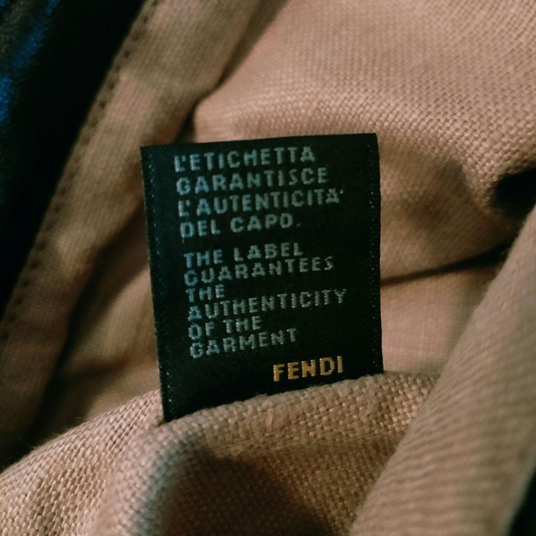 FENDI フェンディ ズッカ柄のスパイバッグ