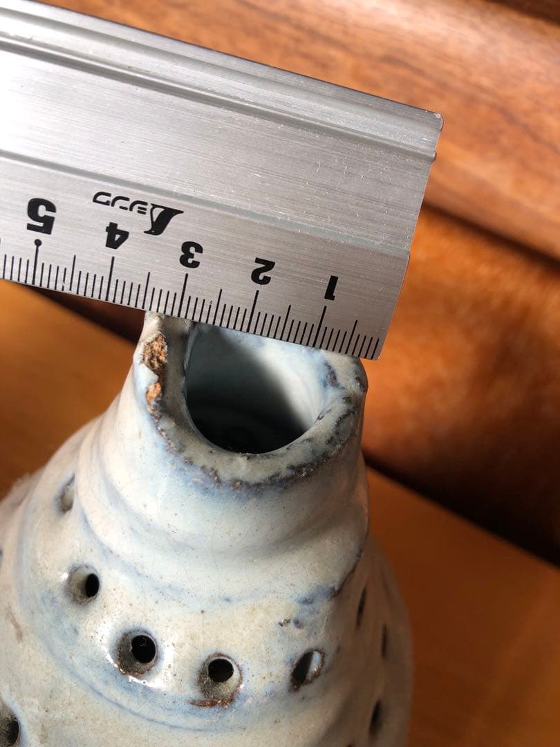 白 陶器 円錐形 花器