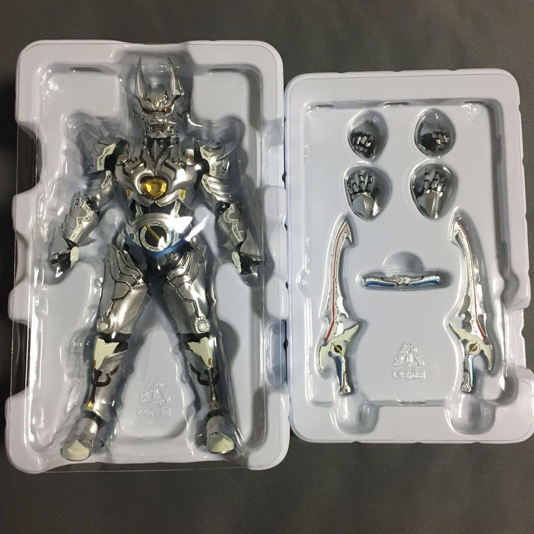 S.H.Figuarts 銀牙騎士 ゼロ 真骨彫製法 牙狼