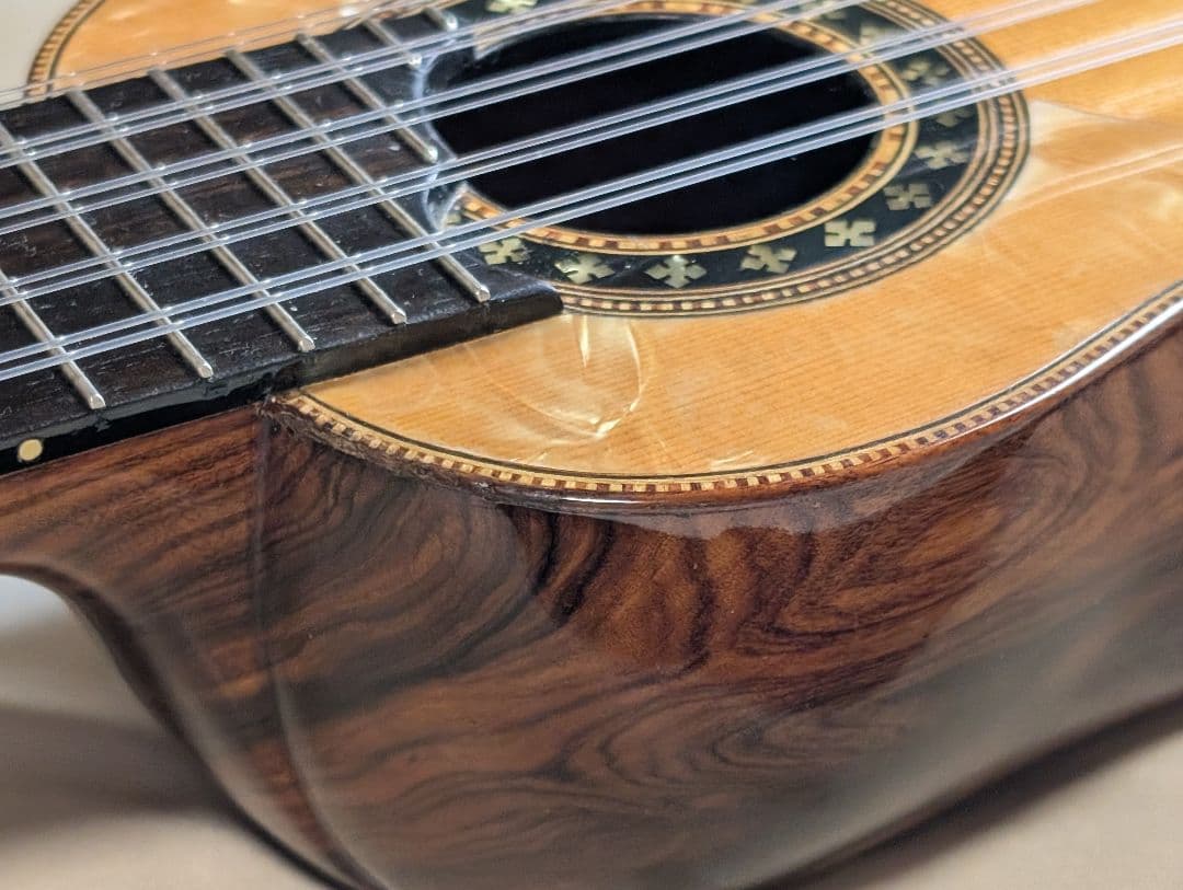 アチャ製チャランゴ