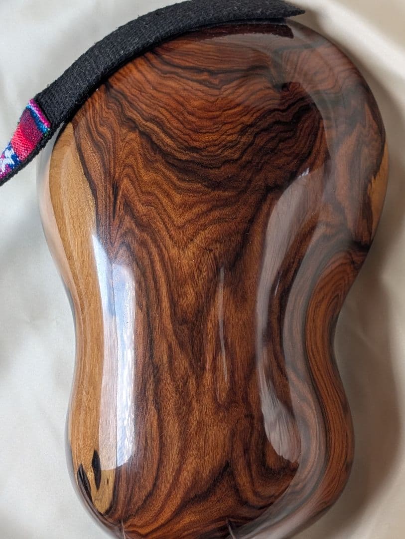 アチャ製チャランゴ