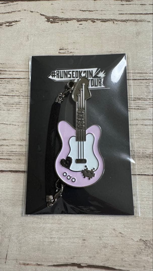 BTSジンRUNSEOKJIN_EP.TOUR大阪限定 ギターミニチャーム未開封 - メルカリ