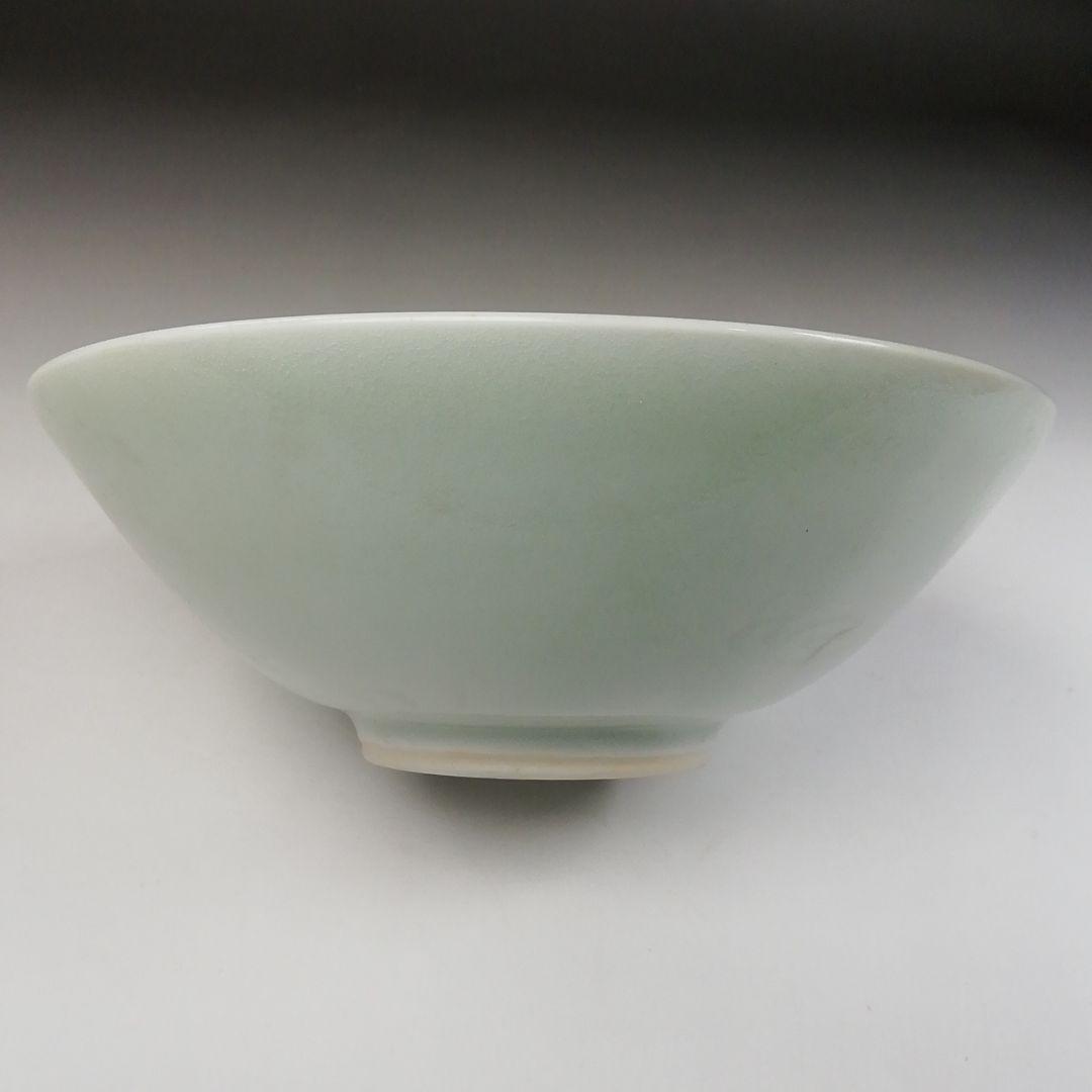 T169 茶碗 『淡青磁 蜻蛉彫』『平茶碗』『曽根幸風』 共箱 抹茶碗