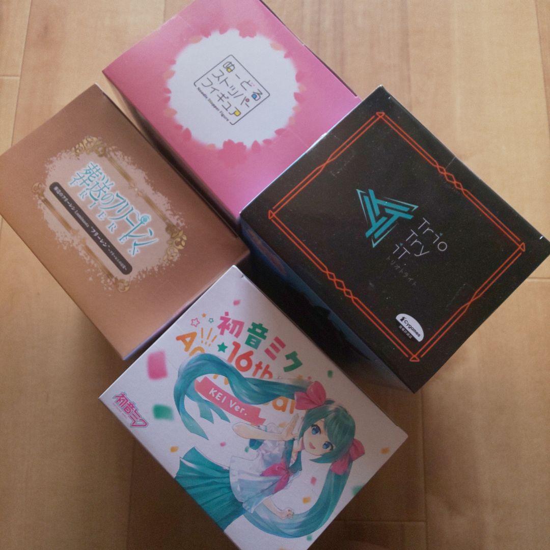 初音ミク2個、フリーレン、キタサンブラックフィギュア4個！ - メルカリ
