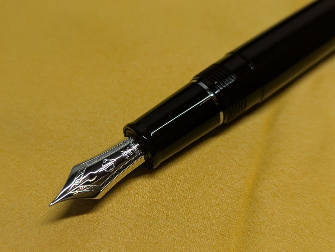 セーラー万年筆 プロフェッショナルギアスリム 銀 ブラック 細字（F） 100000001006339922_10205.jpg