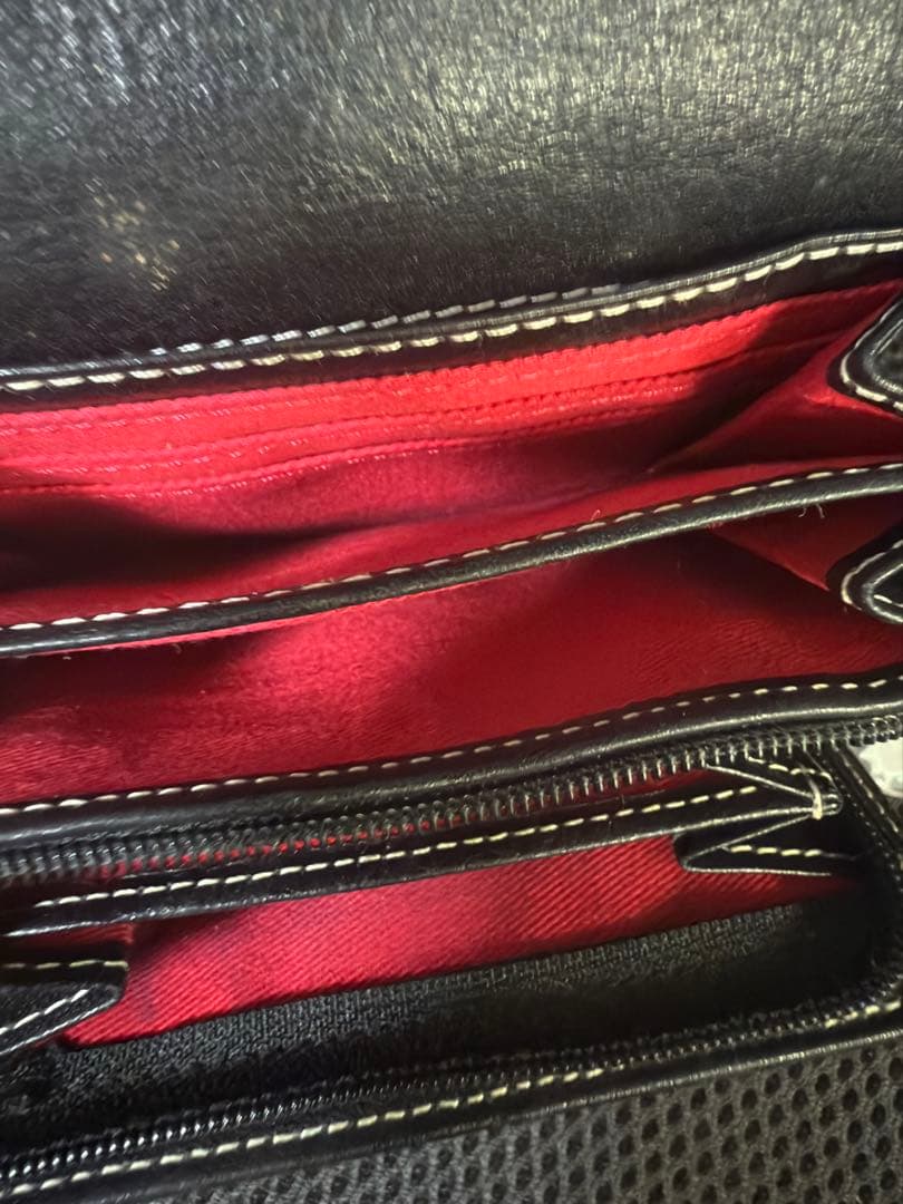 ディズニー　ミッキーマウス　財布　お札おらずに入ります