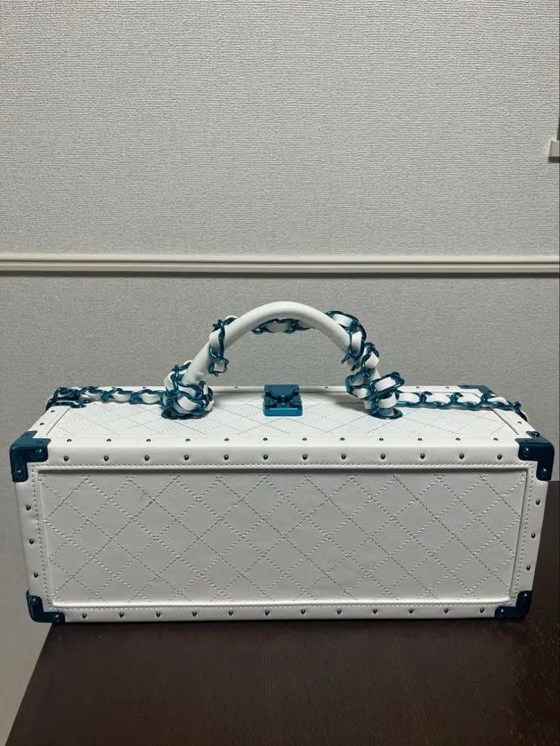 エンジェルシャンパンクリスマスホリデー限定 空き瓶 空箱 チェーン鍵