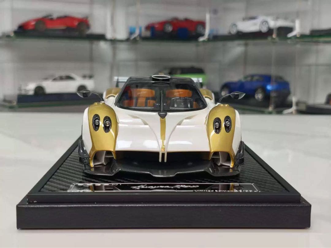 入手困難 VIP モデル 1/18 パガーニ ウアイラ ミニカー 限定99台