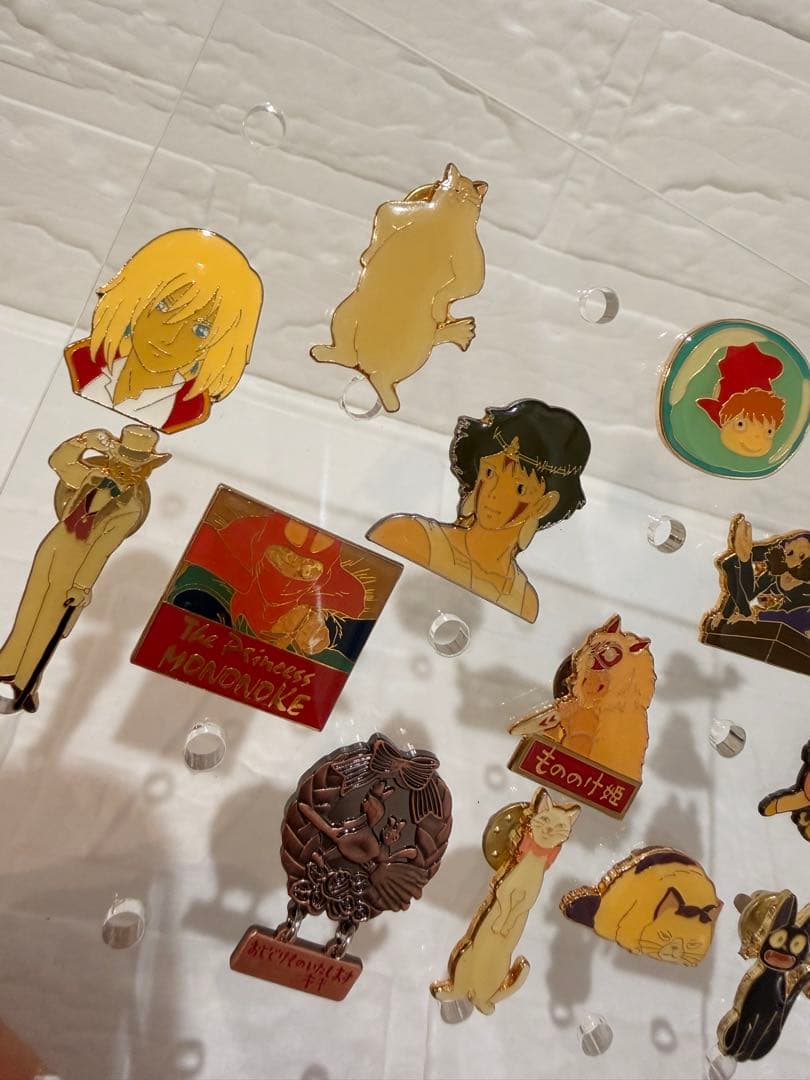 スタジオジブリ　ジブリがいっぱいピンズ他　１８点セット　有効ボード付き