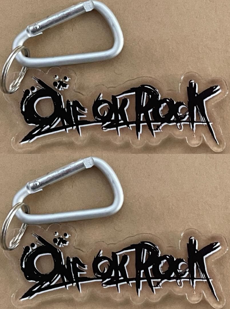 2個】ONE OK ROCK（ワンオクロック）ロゴ入りアクリルキーホルダー【黒