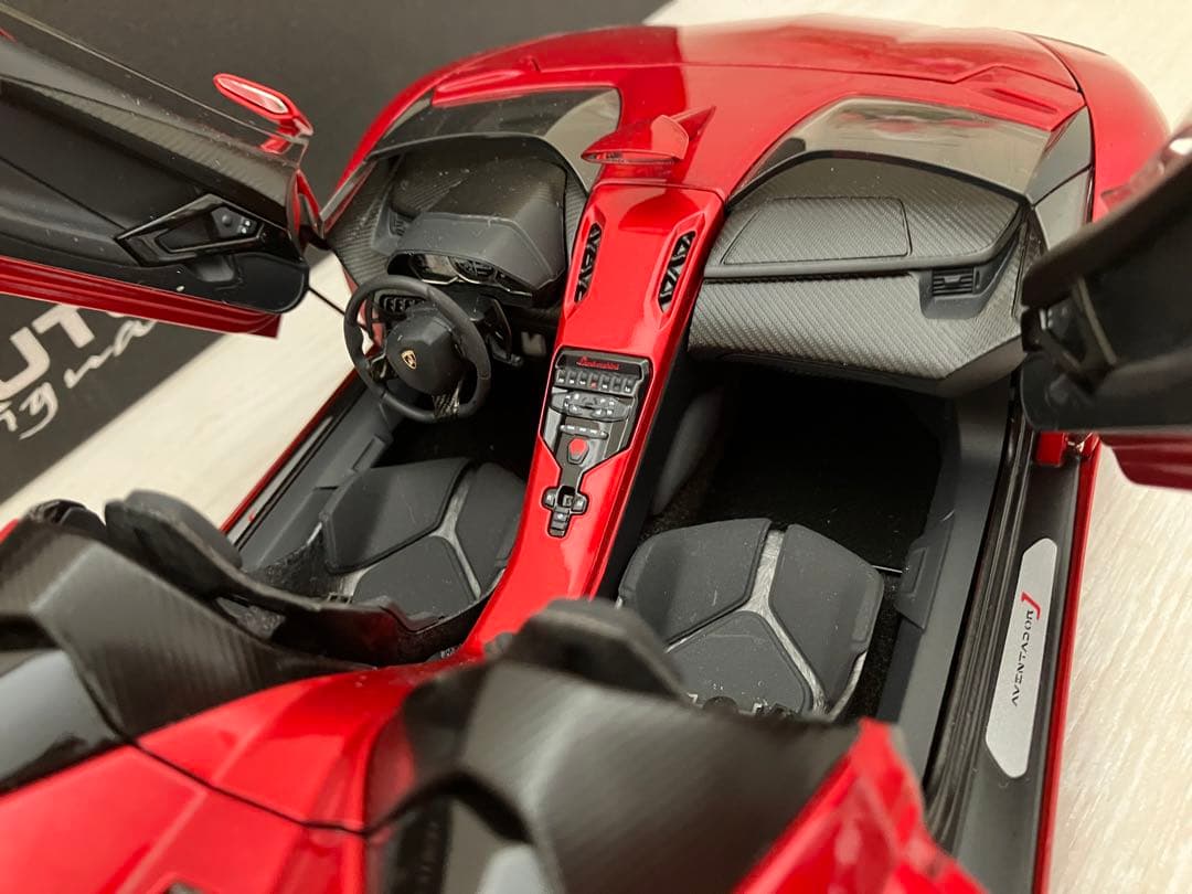 オートアート ランボルギーニ Aventador J 1/18