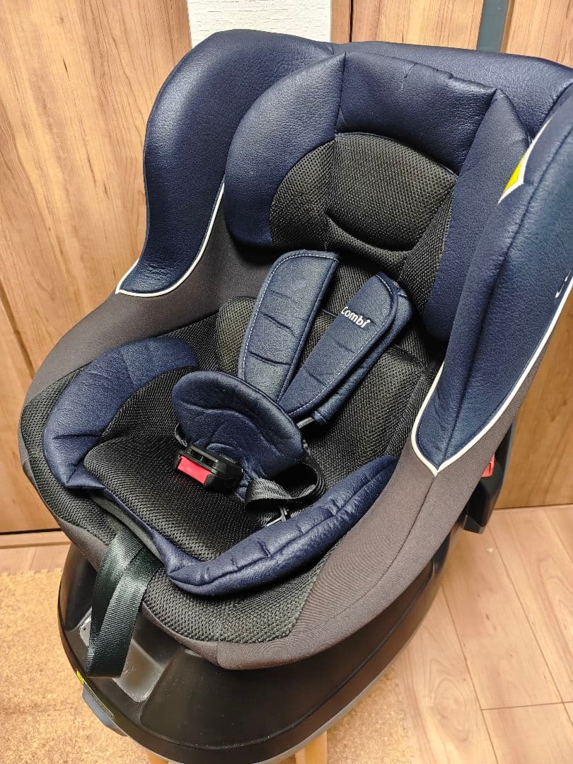 Combi コンビ チャイルドシート ネイビー