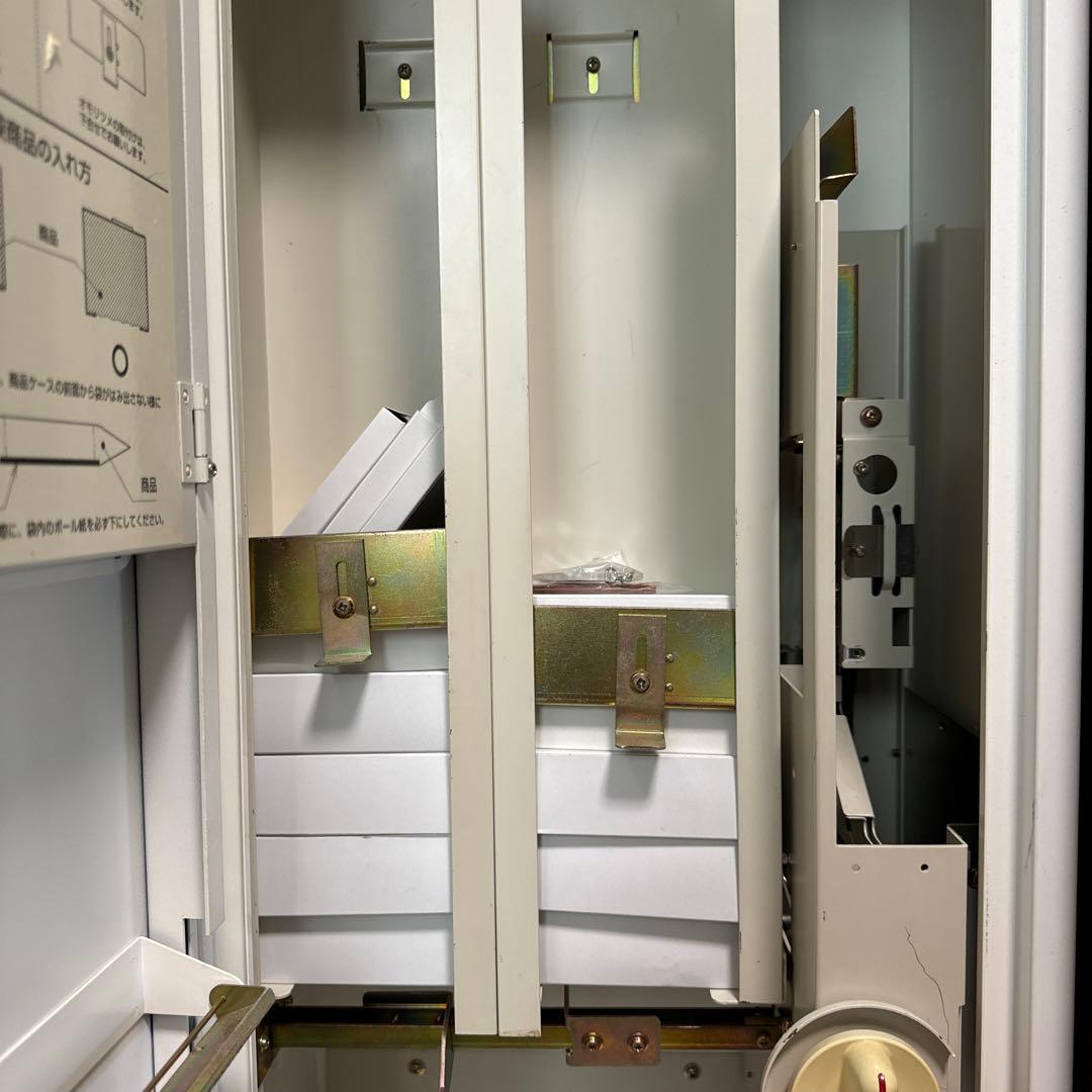 手動式自動販売機 DF-8A | 株式会社ダイト ① カードガチャガチャ